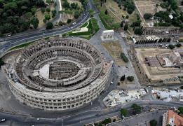 رئيس الجمهورية يؤكد أن تعزيز العلاقات ال