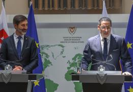 وزير الخارجية كومبوس يعرب عن تضامن قبرص 