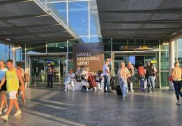 Χειροπέδες στο αεροδρόμιο Λάρνακας σε κα