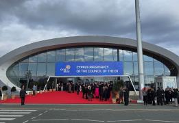 Meeting of President and government offi