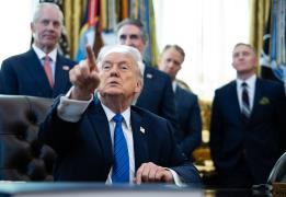 Ο Τραμπ απειλεί Καναδά και Κίνα για την 