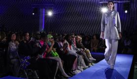 Επίδειξη μόδας Pierre Cardin στο Παρίσι