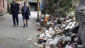 Προβλήματα στην Κολκάτα της Ινδίας από τα συσσωρευμένα πλαστικά απόρρητα