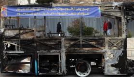 Eικόνες από λεωφορείο που παραδόθηκε στις φλόγες στις διαδηλώσεις στο Ιράν