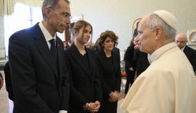 Ο Πάπας συναντάται με οικογένειες θυμάτων της φονικής πυρκαγιάς στον Κραν Μοντανά