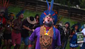 Iθαγενείς στον Αμαζόνιο χαιρετίζουν ανάκληση διατάγματος για έργα