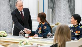 Ο Ρώσος Πρόεδρος συναντάται με γυναίκες ενόψει της Παγκόσμιας Ημέρας