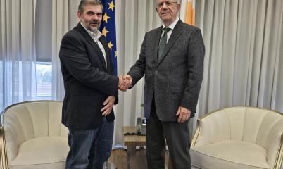 Συνάντηση Υπουργού Οικονομικών με αποχωρ