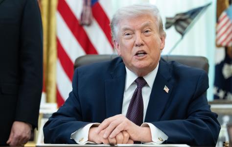 Ο Τραμπ λέει ότι οι ΗΠΑ εξετάζουν σοβαρά