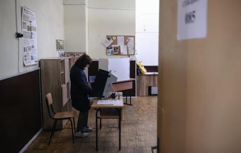 Στις κάλπες οι πολίτες της Βουλγαρίας με