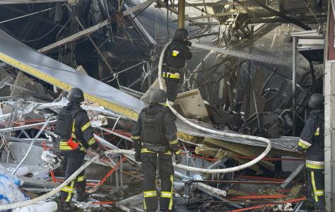 Τουλάχιστον τρεις νεκροί και 14 τραυματί
