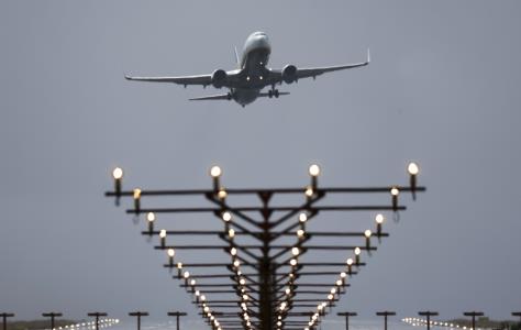 Θραύση παραθύρου και τραυματισμός επιβάτ