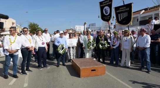 Πέραν των χιλίων ατόμων στην παρέλαση τω