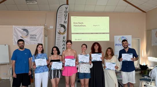 Οι γυναίκες στο επίκεντρο πράσινης και τ