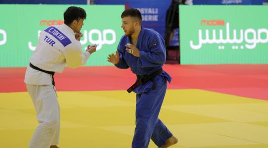 Αποκλεισμός στους «32» για τρεις Κύπριου