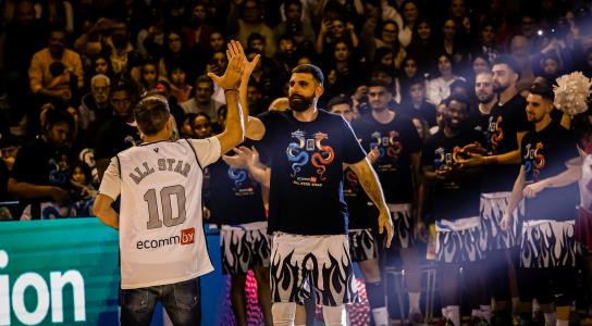 Θέαμα εντός παρκέ στο ECOMMBX All Star G