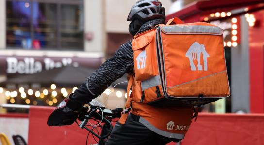 Εφαρμόζουν διαδικασίες και μηχανισμούς ε