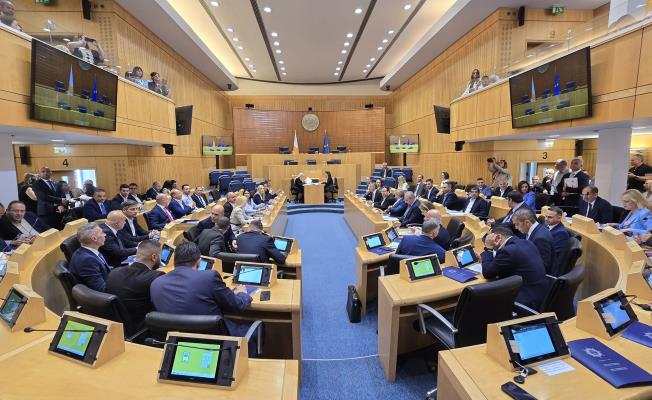 Πρώτη σύσκεψη αρχηγών στη νέα Βουλή το μ