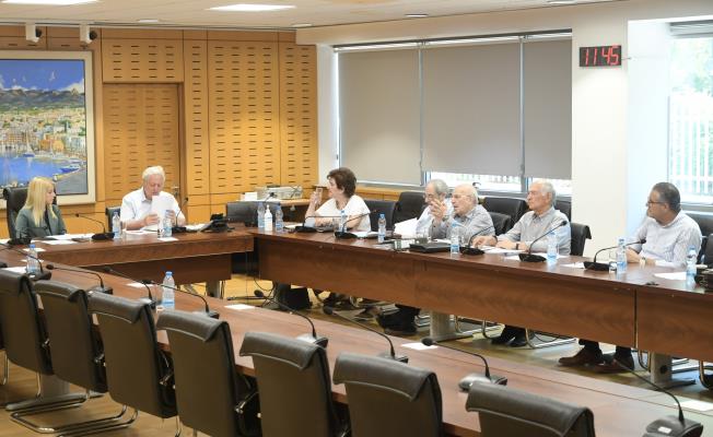 Οι πρώην Βουλευτές μπορούν να προσφέρουν