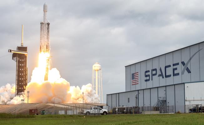 Στην SpaceX το συμβόλαιο για  δορυφόρους
