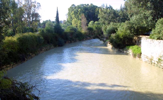 Τοποθετήθηκαν ψύκτες νερού κατά μήκος το