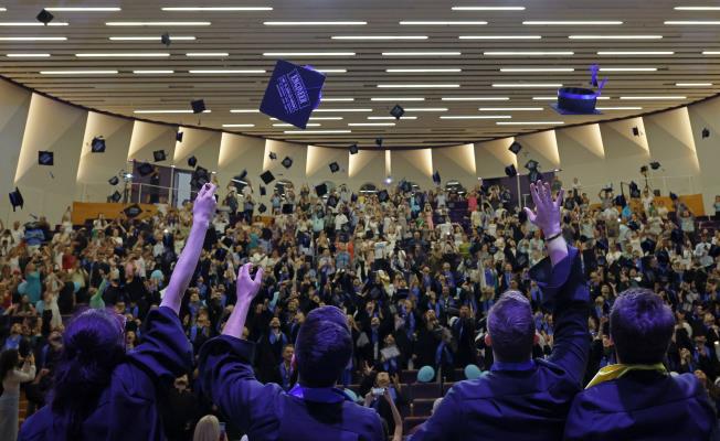 Υποτροφίες σε Κύπριες για σπουδες στη να