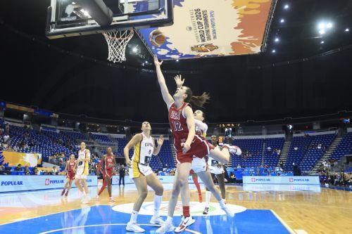 Η σούπερ σταρ του μπάσκετ Κέιτλιν Κλαρκ εμπνέει τα παιδιά με το πρώτο της βιβλίο