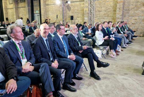 Η Κύπρος παραμένει ασφαλής προορισμός, διεμήνυσαν Βαφεάδης και Δαμιανός από διεθνές συνέδριο στη Λεμεσό