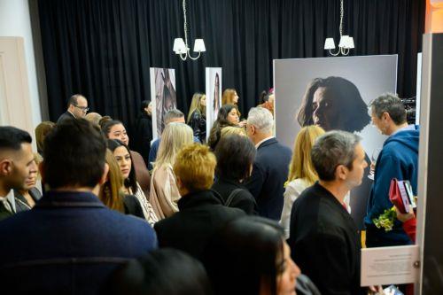 Έκθεση φωτογραφίας για ενδομητρίωση φιλοξένησε το Stelios Philanthropic Foundation