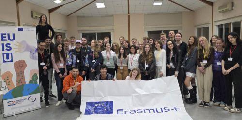 Εκπαιδευτικό πρόγραμμα για ενδοοικογενιακή βία στα Περβόλια από Youth Dynamics