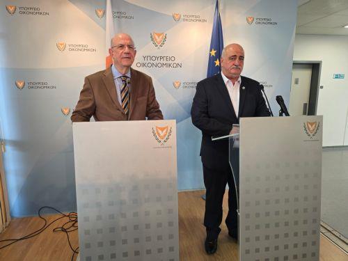 Εκποιήσεις, ΜΕΔ, αφθώδη πυρετό, επιπτώσεις πολέμου στο Ιράν συζήτησαν ΥΠΟΙΚ και Πρόεδρος ΕΔΕΚ