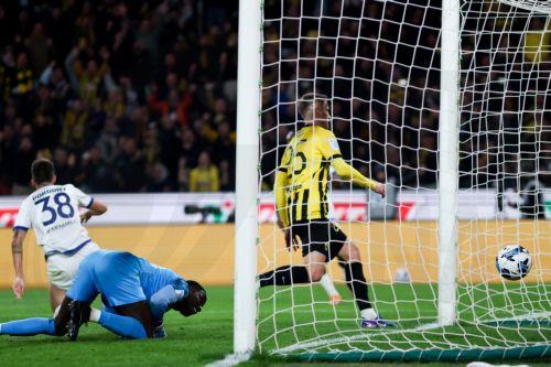 Αλλαγές στην κορυφή της Σούπερ Λιγκ πριν τα πλέι οφ, μόνη στην κορυφή η ΑΕΚ