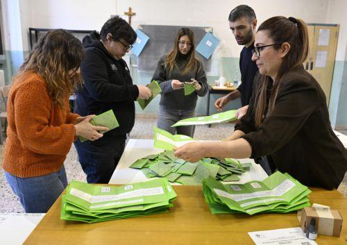 Έκλεισαν οι κάλπες του δημοψηφίσματος για δικαστική μεταρρύθμιση στην Ιταλία, προβάδισμα του όχι