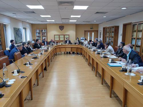 Αντιδράσεις Βουλευτών για το ύψος φοιτητικής χορηγίας που προτείνει η Κυβέρνηση