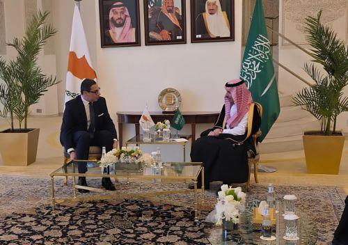 Kombos discusses situation in region with Saudi counterpart in Riyadh