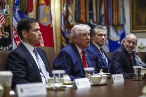 Ο Τραμπ αναστέλλει τις επιθέσεις σε ενεργειακές υποδομές του Ιράν μέχρι 6 Απριλίου, πάνε «πολύ καλά» οι συνομιλίες