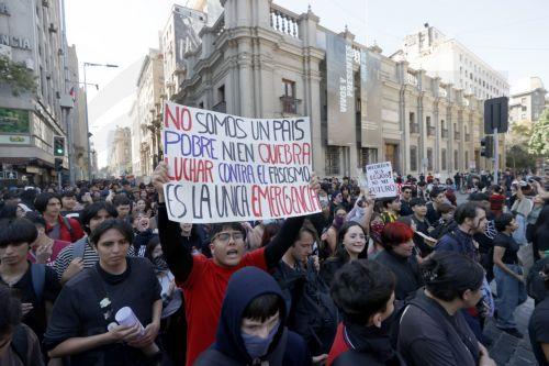 Μαθητές και φοιτητές στον δρόμο υπέρ δημόσιας και δωρεάν εκπαίδευσης στη Χιλή