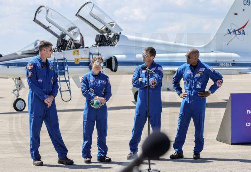 Ετοιμοι οι αστροναύτες για αποστολή γύρω από τη Σελήνη