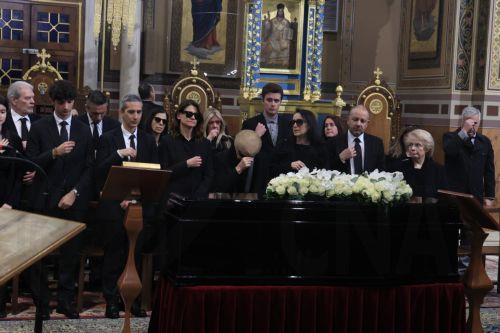 Πλήθος κόσμου, συγγενείς και φίλοι αποχαιρέτησαν τη Μαρινέλλα