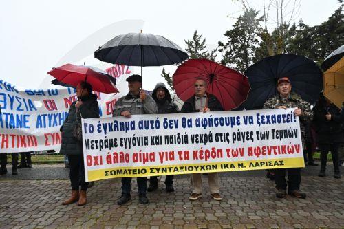 Ένταση και αντιδράσεις από συγγενείς στη δεύτερη δικάσιμο των Τεμπών