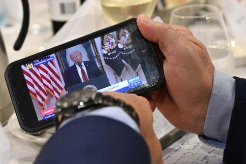 Ο Τραμπ φιλοξενεί νικητές διαγωνισμού κρυπτονομισμάτων