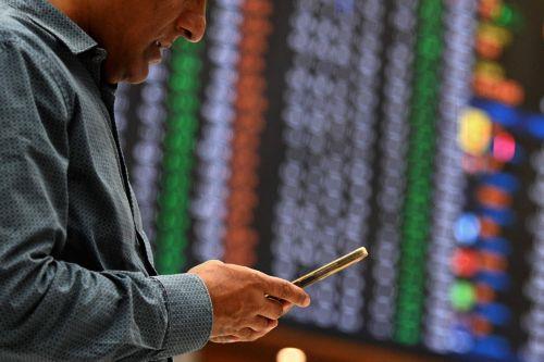 «Διπλός στραγγαλισμός» με τα Στενά Ορμούζ να εργαλειοποιούνται από τις δυο πλευρές, λέει ο Χρυσοστόμου στο ΚΥΠΕ