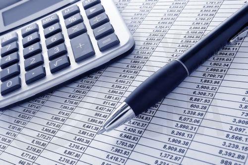 Ανάπτυξη γύρω στο 3%, δημόσιο χρέος στο 43% μέχρι 2028 στο πλαίσιο δημοσιονομικής πολιτικής 2026-2028