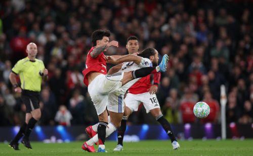 Με 2-1 «αιφνιδίασε» η Λιντς τη Μάντσεστερ Γιουνάιτεντ