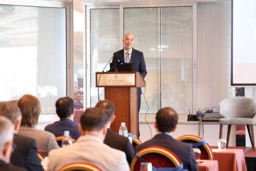 وزير النقل في بروكسل للمشاركة في مناقشة العملية التشريعية لحقوق المسافرين جواً