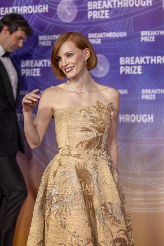 Η εντυπωσιακή αλλαγή της Τζέσικα Τσάστεϊν στα βραβεία Breakthrough