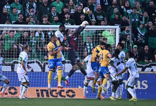 خطوة واحدة لأومونيا للتتويج بلقب الدوري القبرصي