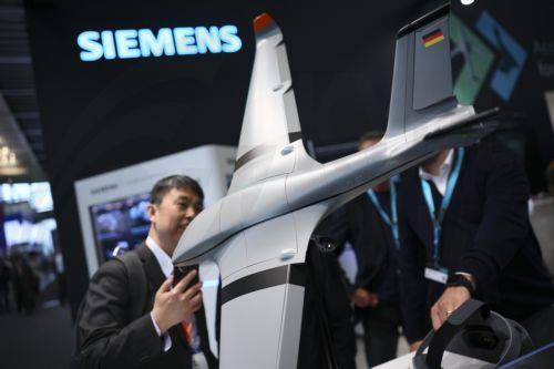 Η ΕΕ κινδυνεύει να μείνει πίσω στην ΤΝ λόγω γραφειοκρατίας, λέει η Siemens