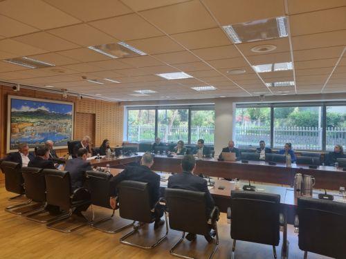 Πρόθεση να πιστωθούν μονάδες σε καταναλωτές που επηρεάστηκαν από μηδενισμό πλεονασμάτων φωτοβολταϊκών, είπε ο Δαμιανός στη Βουλή