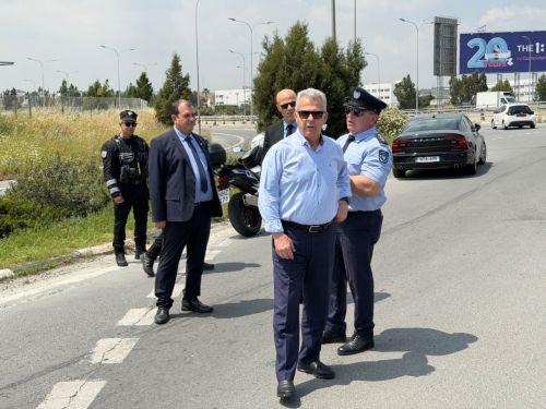 Hayvan yetiştiricileri ve besicileri Rizoelea Kavşağı ile Larnaka Limanı’nı geçişlere kapattı